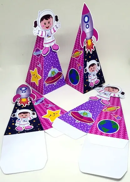 Kit 14 Caixas Pirâmide Astronauta Menina com Aplique 3d