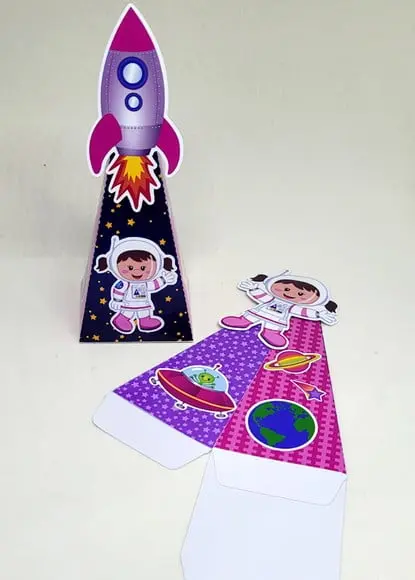 Kit 14 Caixas Pirâmide Astronauta Menina com Aplique 3d