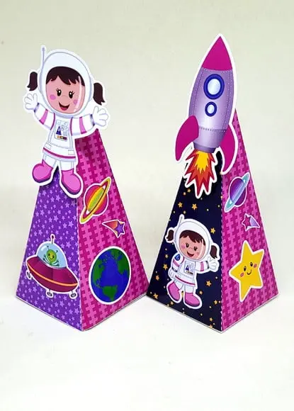 Kit 14 Caixas Pirâmide Astronauta Menina com Aplique 3d