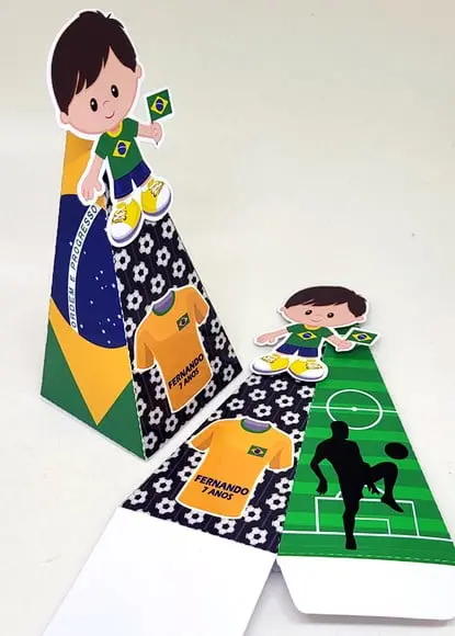 Kit 14 Caixas Pirâmide Jogador(a) de Futebol Brasil com Aplique 