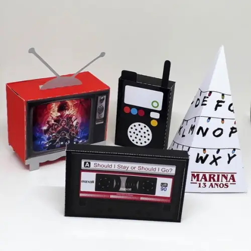 Kit com 20 Caixas Stranger Things