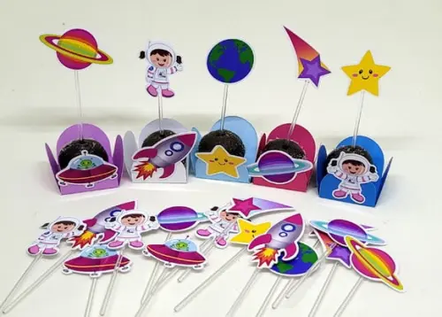 Kit com 60 Itens Forminhas e Toper Astronauta Menina