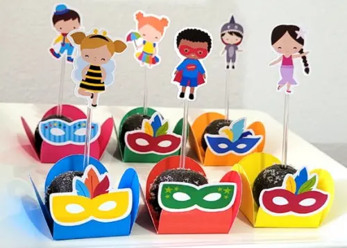 Kit com 60 Itens Forminhas e Toper Bloquinho Carnaval