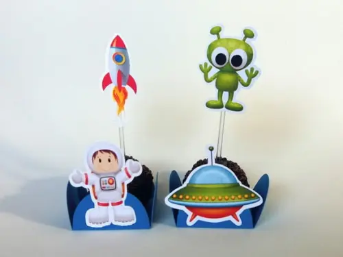 Kit com 60 itens Forminhas e Toper Docinhos Astronauta