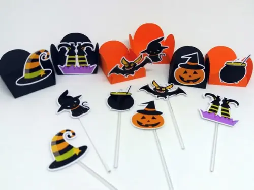 Kit com 60 itens Forminhas e Toper Docinhos Hallowen