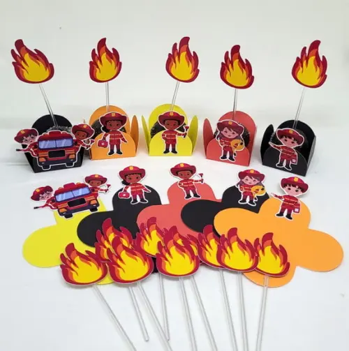 Kit com 60 Itens Forminhas e Toper Docinhos Bombeiros