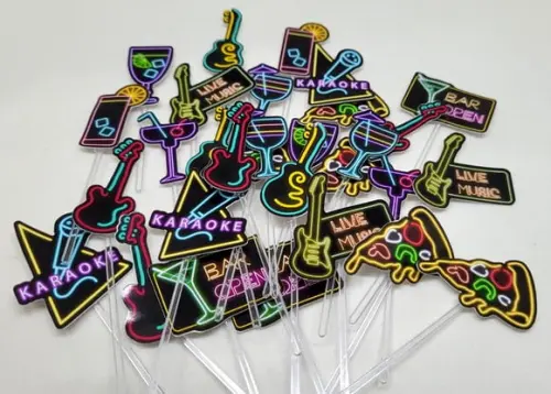 Kit Com 60 Itens Forminhas E Toper Neon