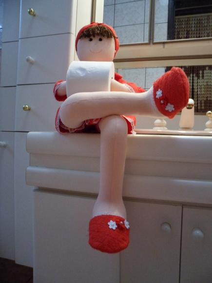 boneca porta papel higiênico para banheiro
