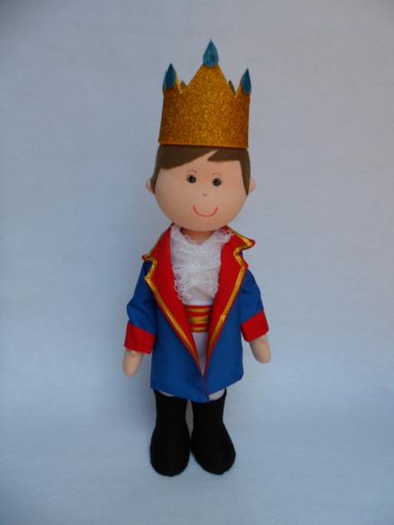 boneco de pano Rei Arthur.