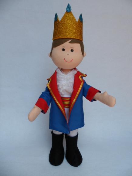 boneco de pano Rei Arthur.