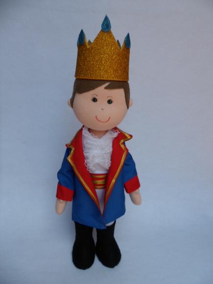boneco de pano Rei Arthur.