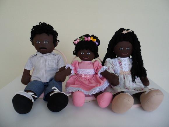 Bonecos de Pano Familia Pedagógica Negra