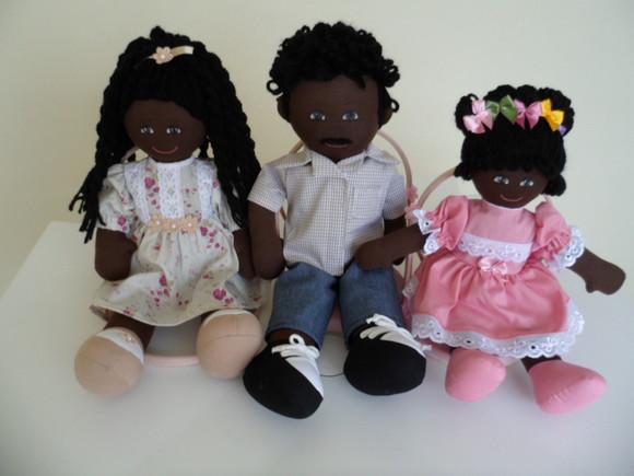 Bonecos de Pano Familia Pedagógica Negra