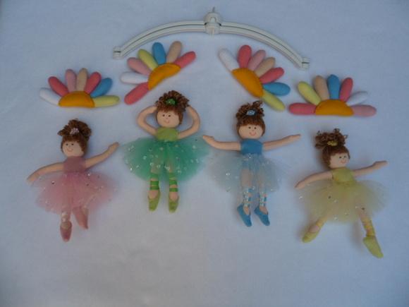 Móbile berço musical bailarinas.