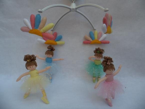 Móbile berço musical bailarinas.