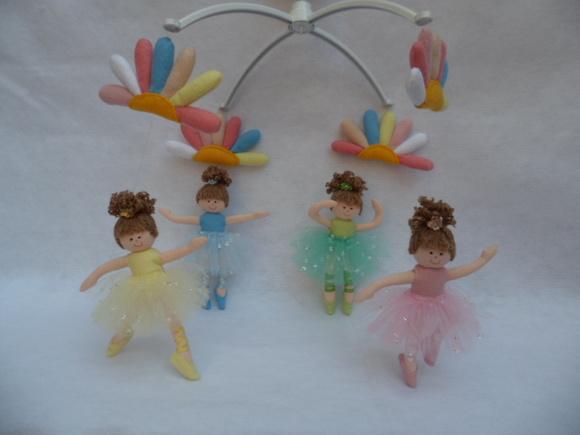 Móbile berço musical bailarinas.
