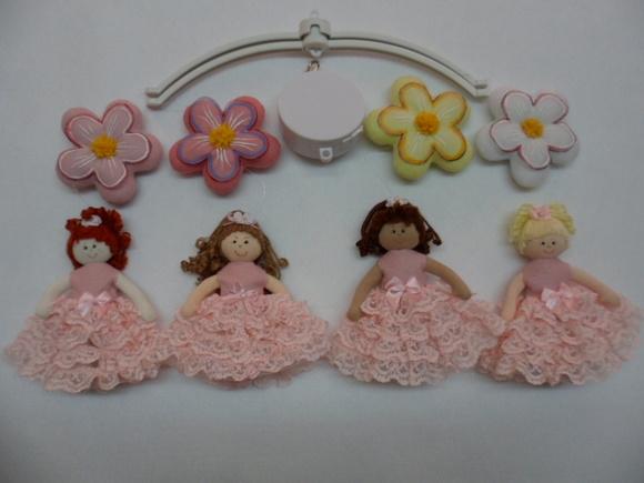 Móbile de berço musical menina.