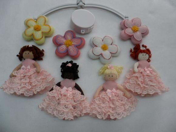 Móbile de berço musical menina.