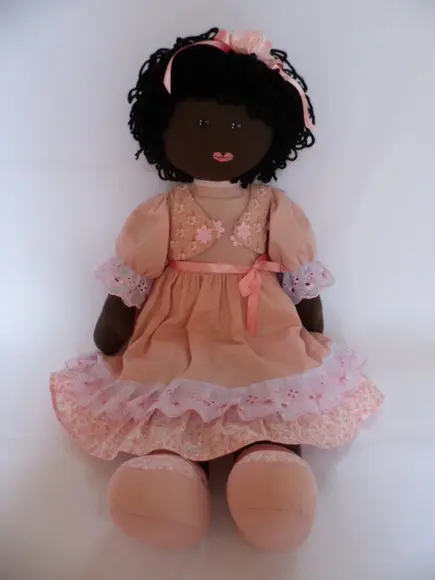 Boneca de pano grande 55 cm negra.