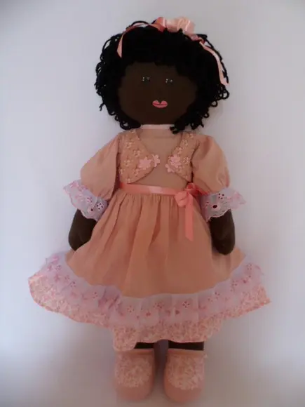 Boneca de pano grande 55 cm negra.