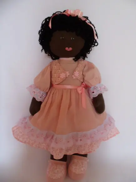 Boneca de pano grande 55 cm negra.