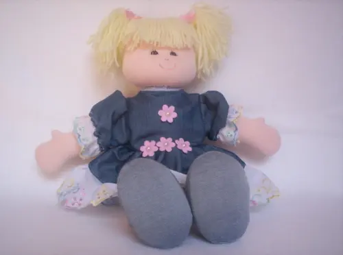 Boneca de pano menina