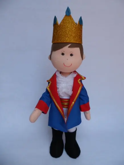 boneco de pano Rei Arthur.