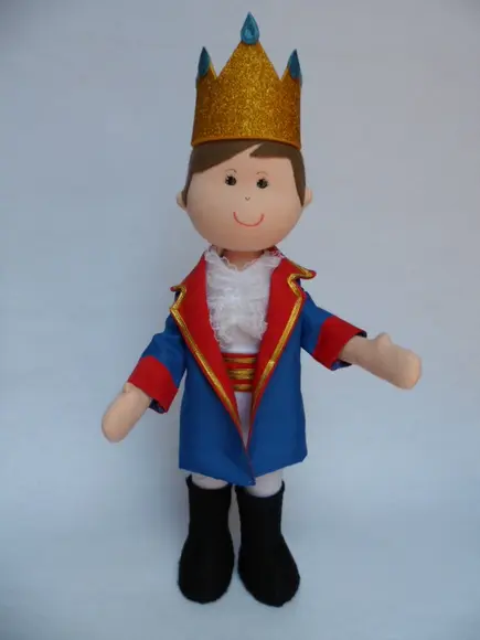 boneco de pano Rei Arthur.