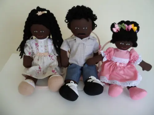 Bonecos de Pano Familia Pedagógica Negra