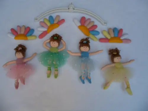 Móbile berço musical bailarinas.