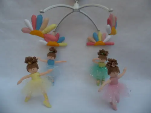 Móbile berço musical bailarinas.
