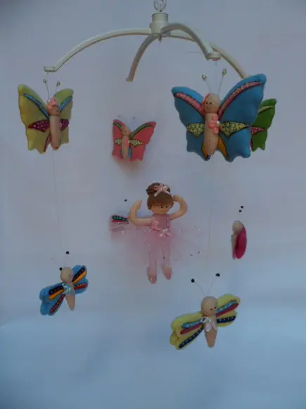 Móbile de berço musical menina.