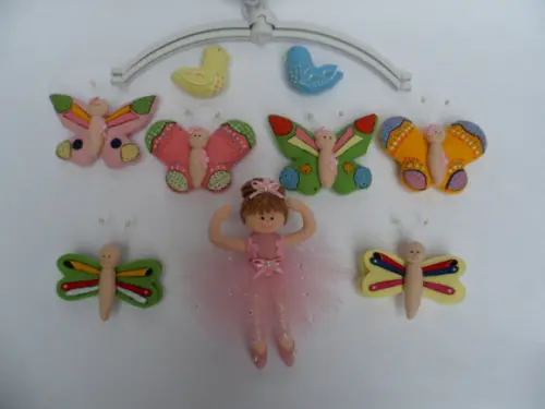 Móbile de berço musical menina.