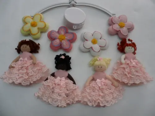Móbile de berço musical menina.