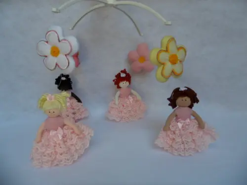 Móbile de berço musical menina.