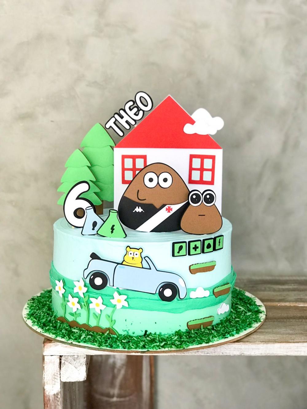 Topo de bolo Pou em camadas