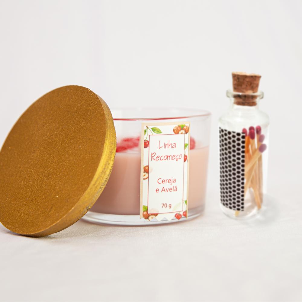 Kit Vela Aromática Artesanal 70 g, Cor Rosa, com Porta-fósforos