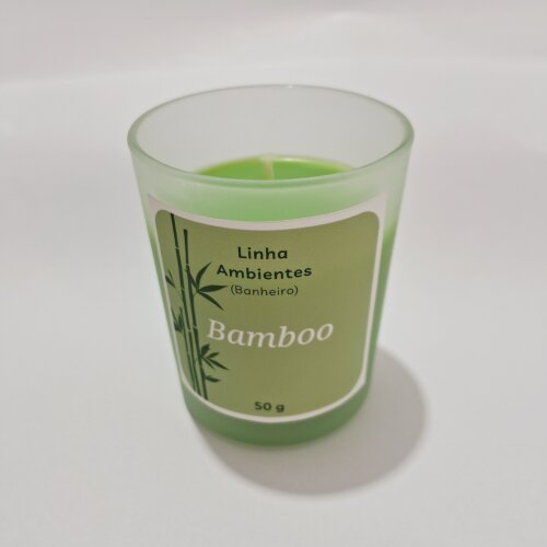 Vela Aromática Artesanal  de Cera de Coco Bamboo cor Verde