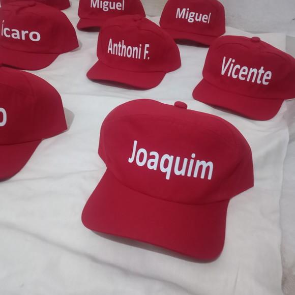 Boné com Nomes Diferentes