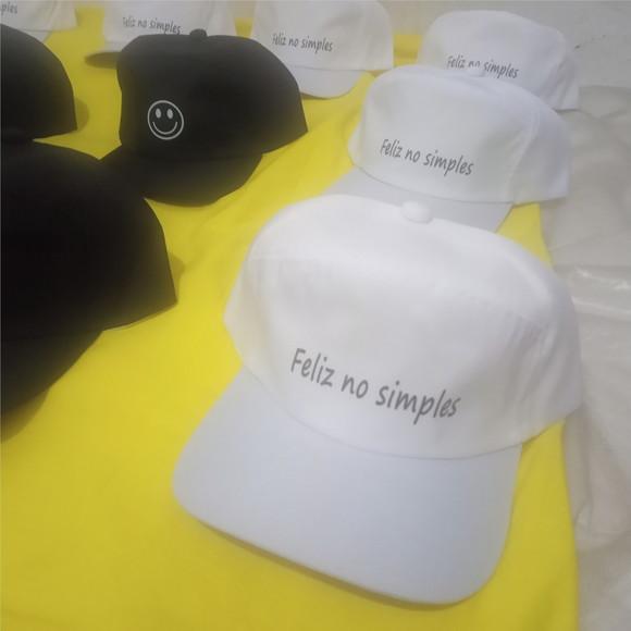 Boné Feliz no Simples