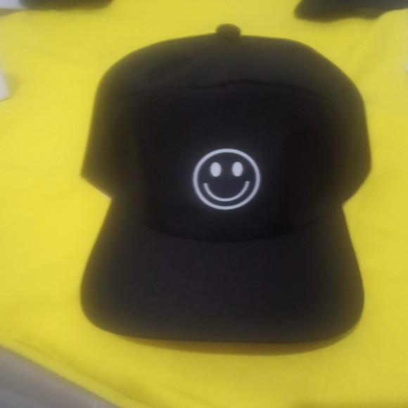 Boné Feliz no Simples