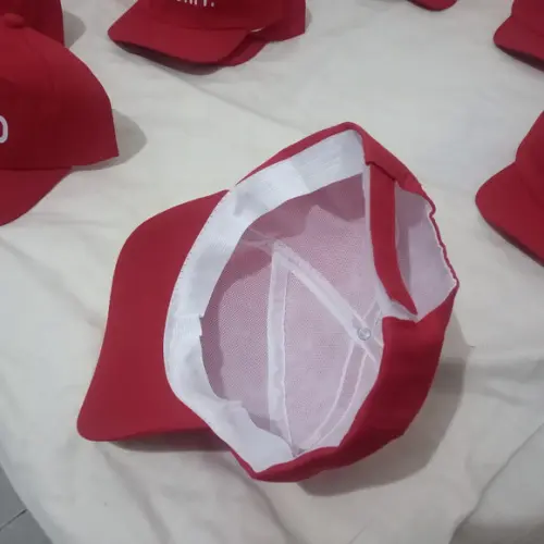 Boné com Nomes Diferentes