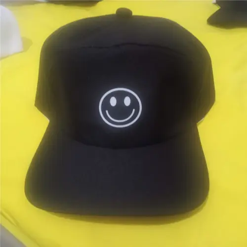 Boné Feliz no Simples