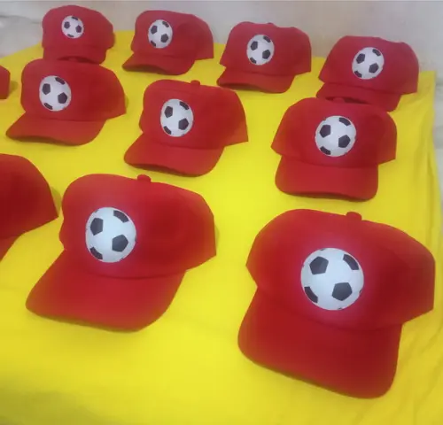 Boné Lembrancinha Tema Futebol