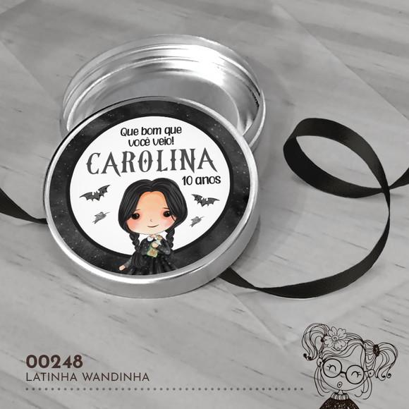 Latinha Adesivada Wandinha - 00248