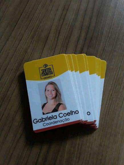 Kit 70 crachás e 70 cordões Personalizados