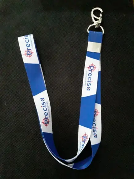100 crachás e 94 cordões de 20mm personalizados