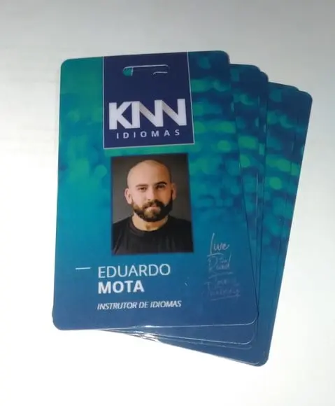 Kit 20 Cordões 20 Roller Clips e 20 Crachás Adesivos