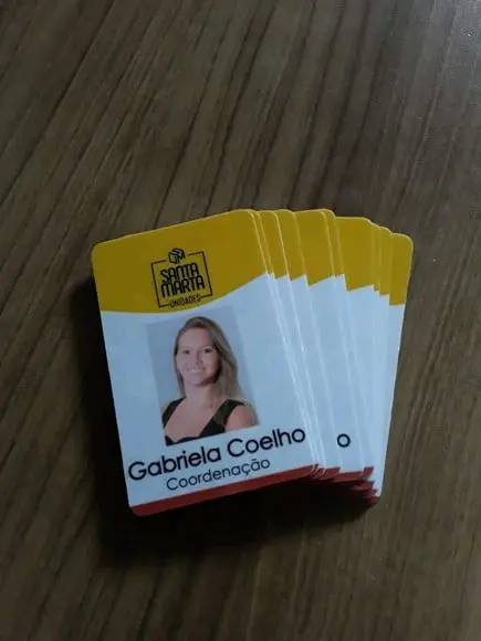 Kit 70 crachás e 70 cordões Personalizados