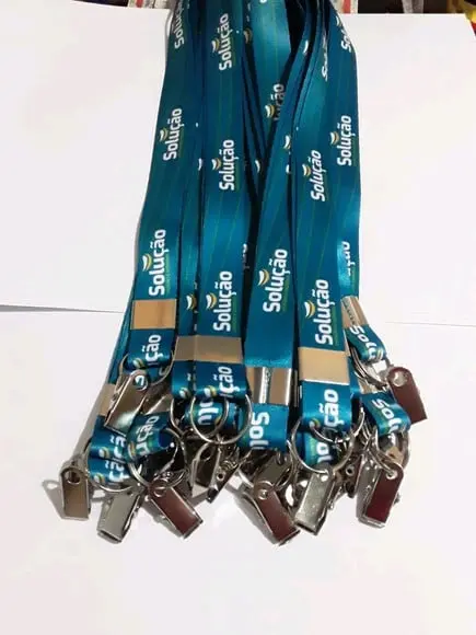 Kit 70 crachás e 70 cordões Personalizados